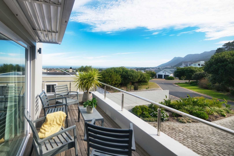 4 Bedroom Property for Sale in Hemel en Aarde Estate Western Cape